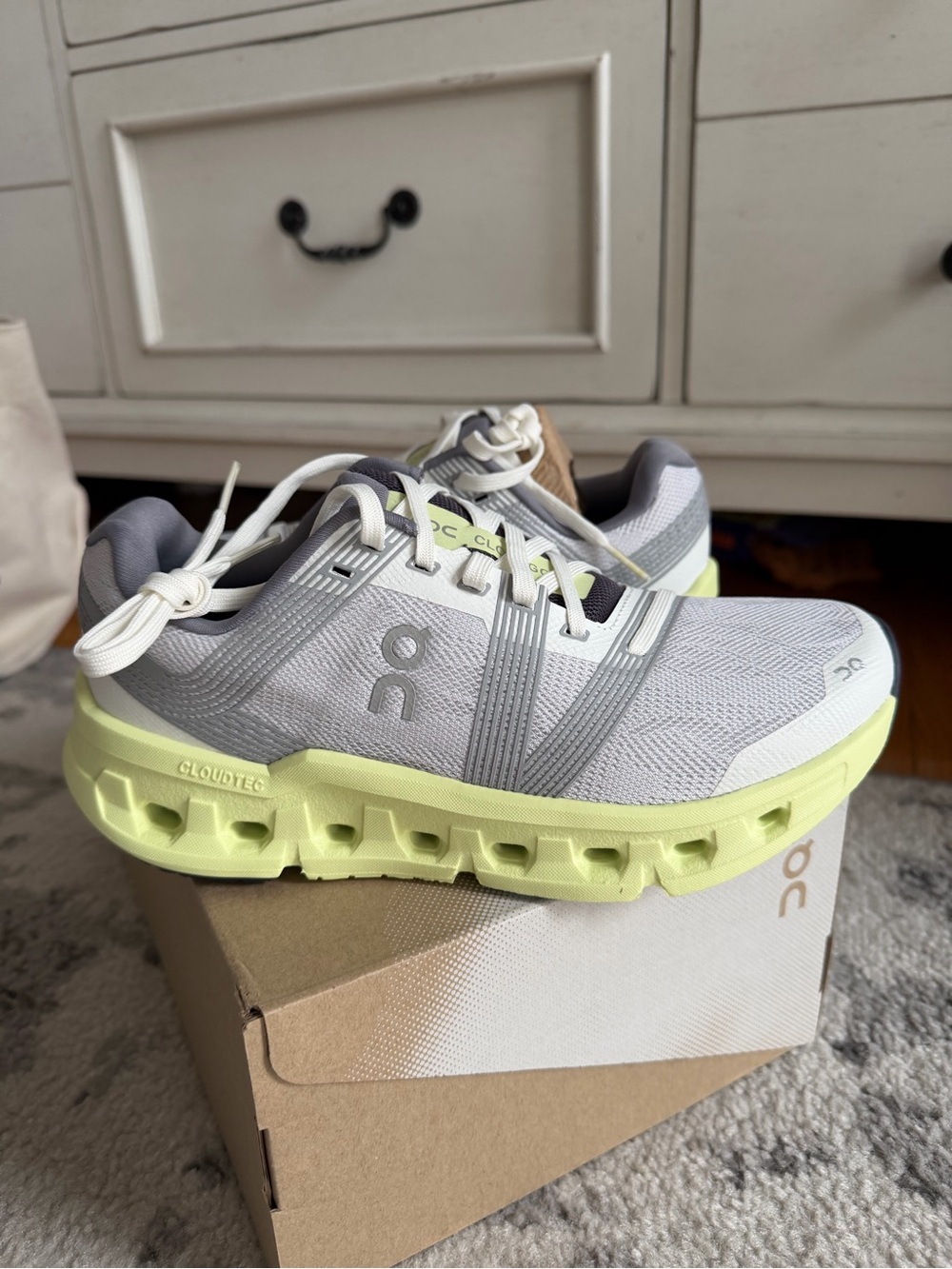 On Running Cloud Go Running Shoes in Light Gray and Lime 7 NEW